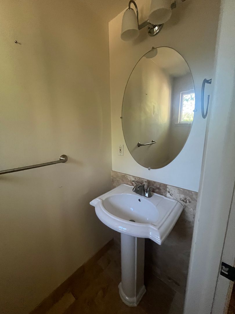 945 Grape Avenue - PLACEMENT 10 of 12