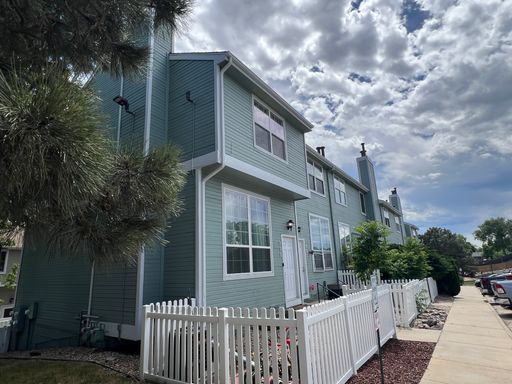Spacious 4BD/3BA Updated Townhome w/ Private Backyard in Denver, CO- Available 8/5/26! – photo 1