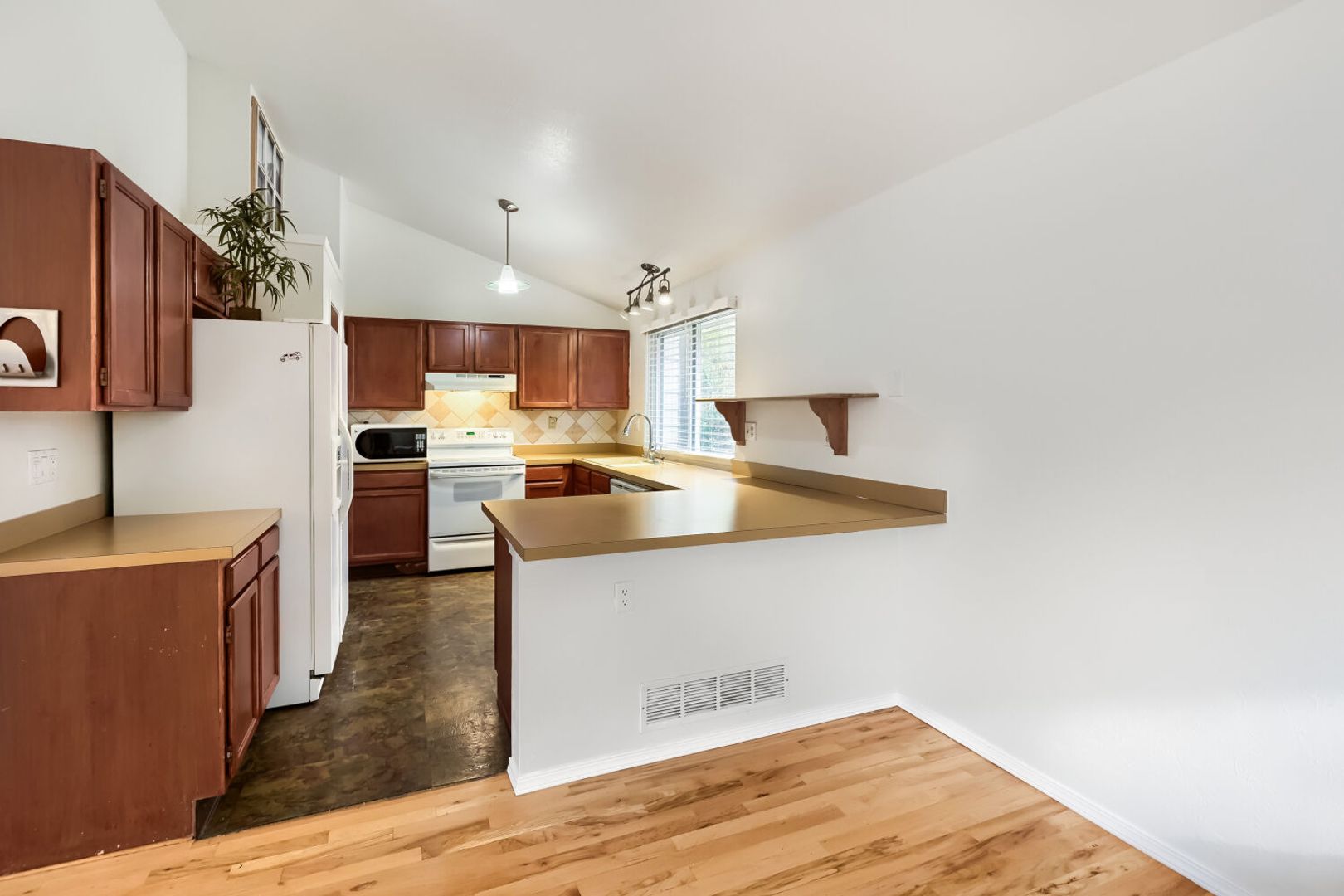 3838 Fredericks Court 4 of 21