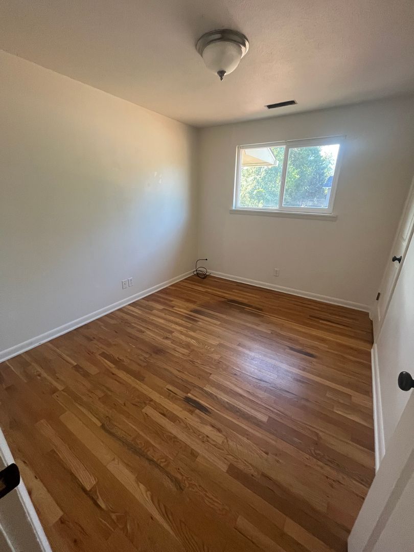 945 Grape Avenue - PLACEMENT 5 of 12