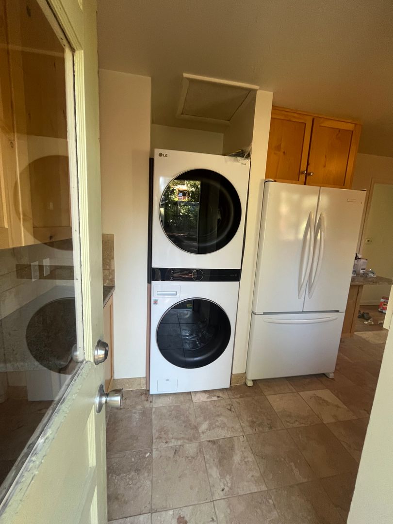 945 Grape Avenue - PLACEMENT 3 of 12
