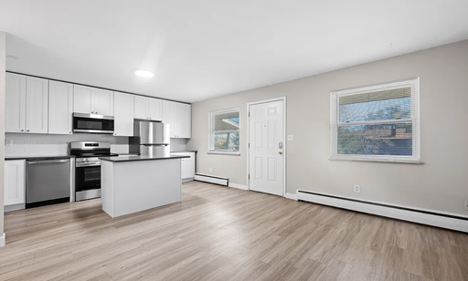Modern 2 Bed with Hardwood Floors & Walkable Pearl Street Location – photo 1