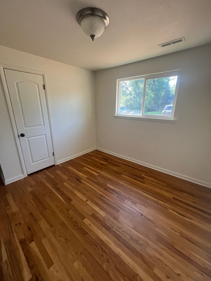 945 Grape Avenue - PLACEMENT 7 of 12