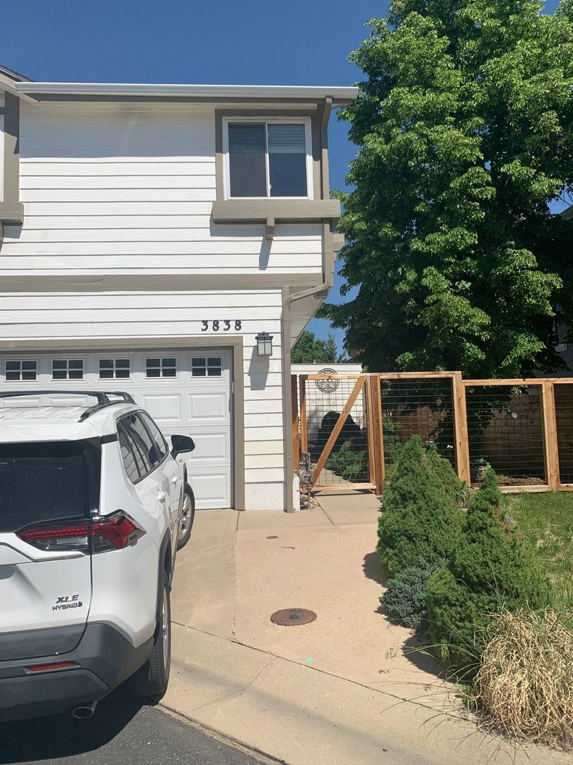 Boulder House: 3838 Fredericks Court