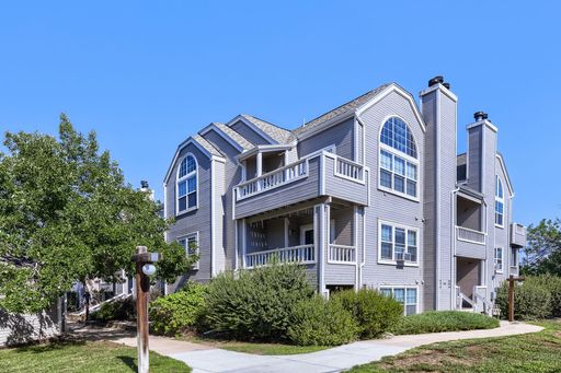 $500 OFF RENT! SPACIOUS & UPDATED 1BD/1BA Condo- Lakewood, CO! Available NOW! – photo 1