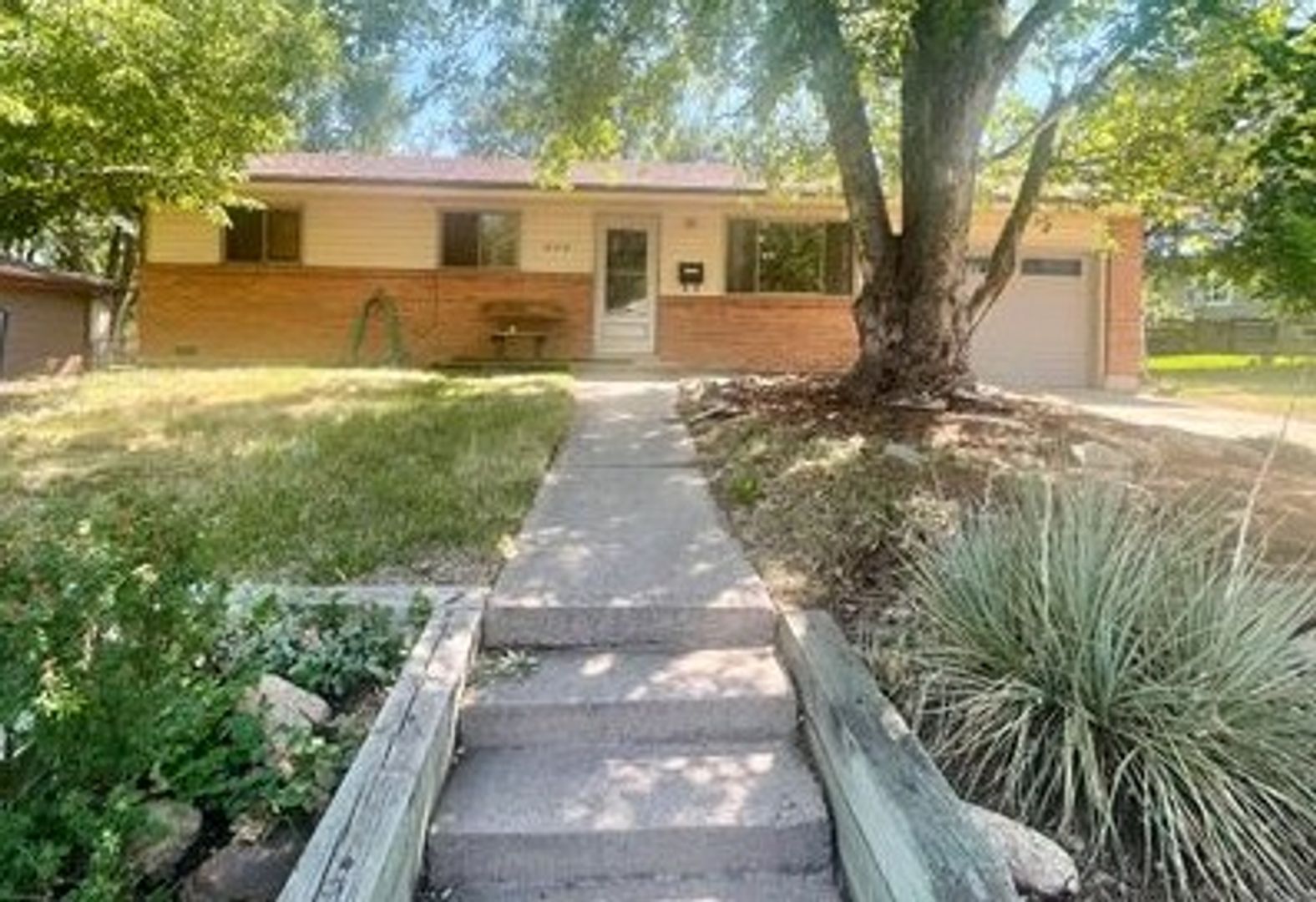 Boulder House: 850 37th Street
