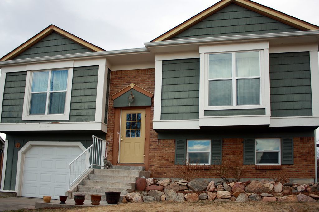 Louisville House: 523 W. Hackberry Street