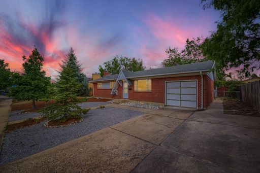 5 bed/2.5 bath Renovated Boulder Home - Available NOW! – photo 1