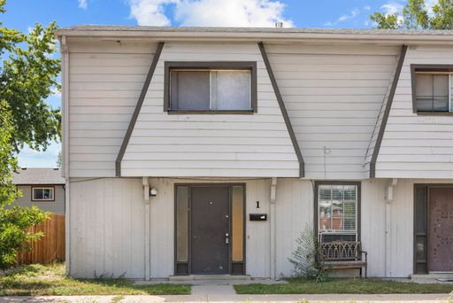 2 Bed 1 Bath Townhouse in Longmont – photo 1