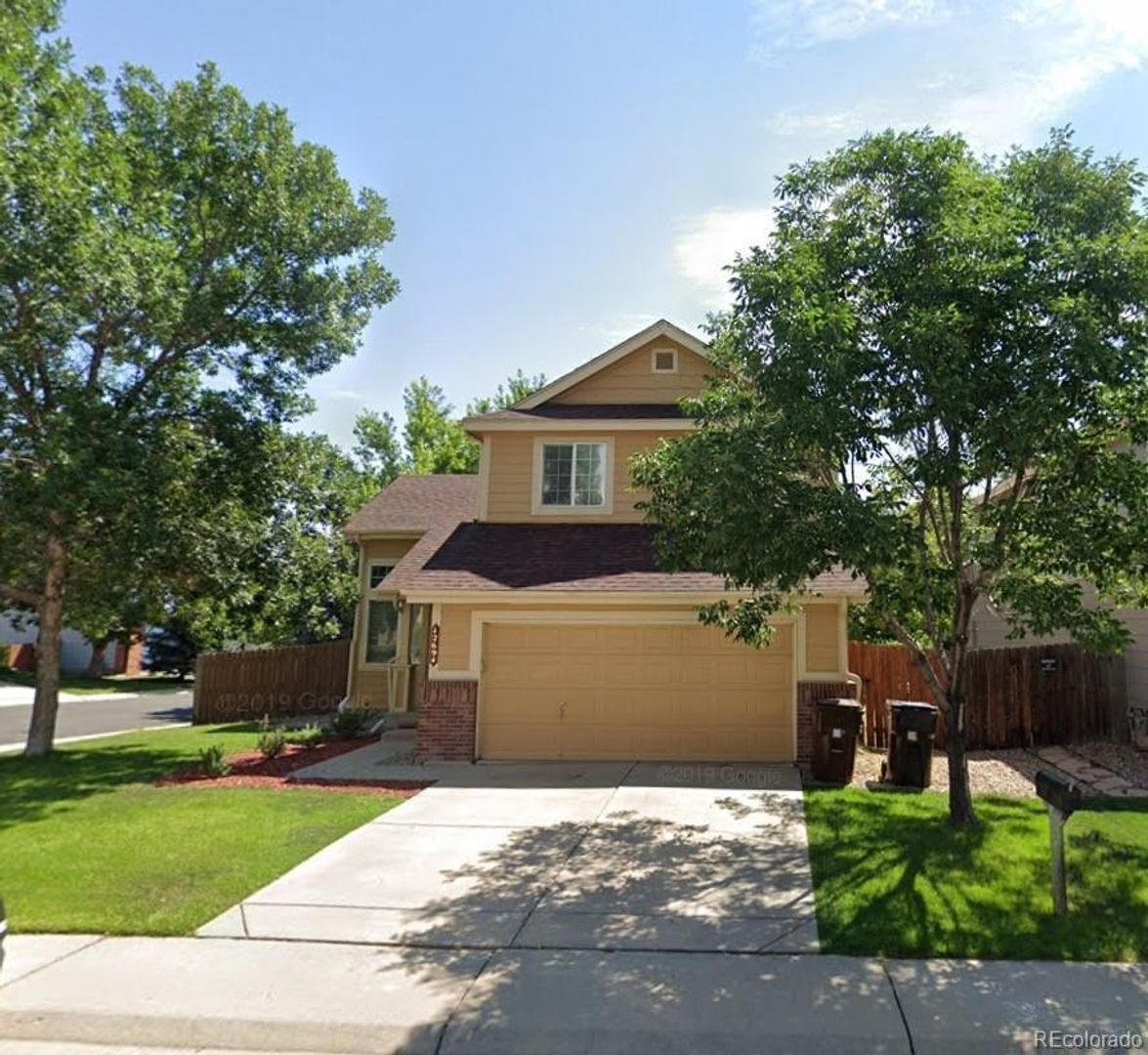 Broomfield House: 12694 Davis Street