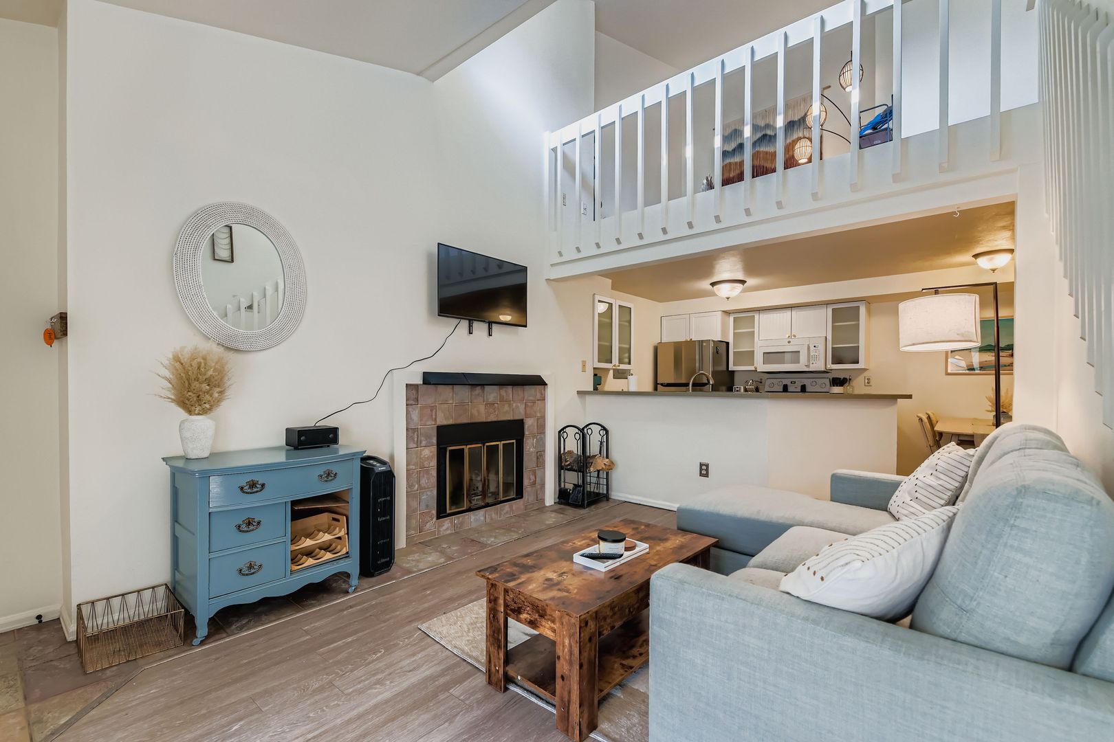 Boulder House: 20 S Boulder Cir. Unit 2304