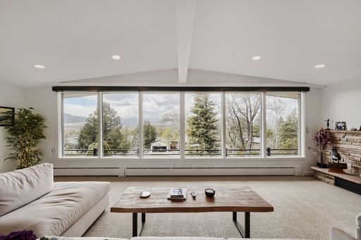 Panoramic Peaks and Ultimate Boulder Retreat – photo 1