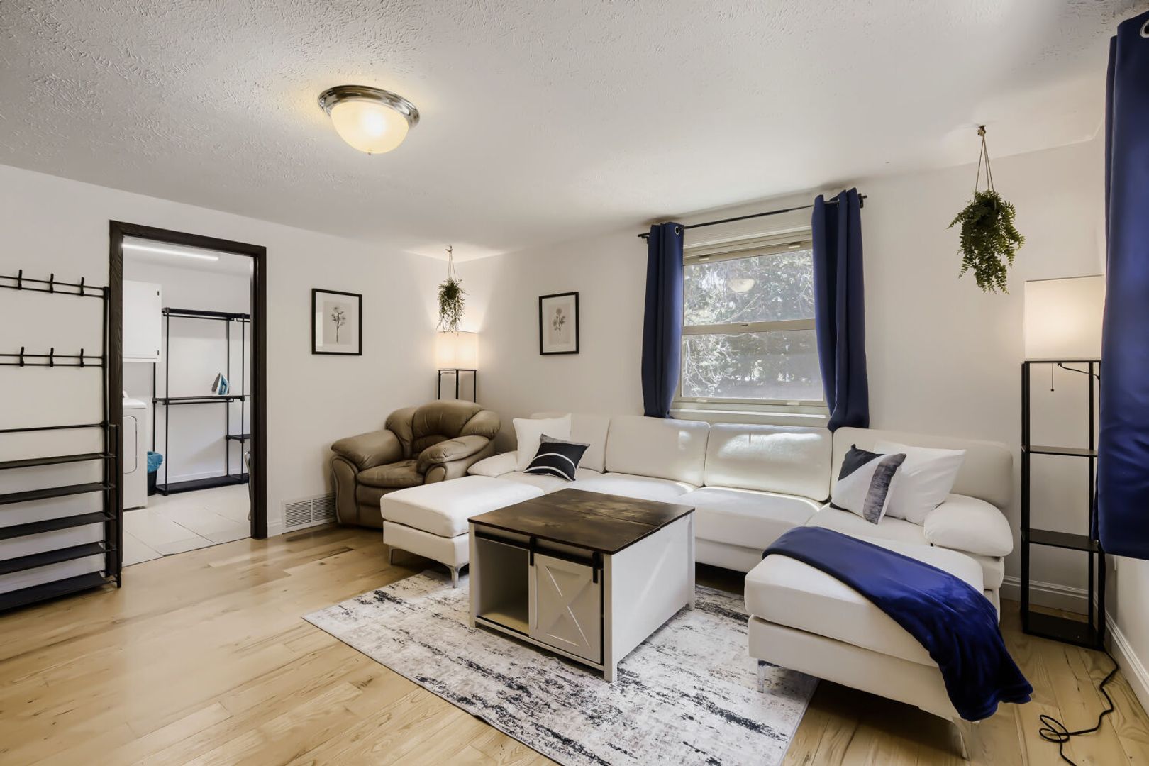 Longmont House: 329 Chinook Ave