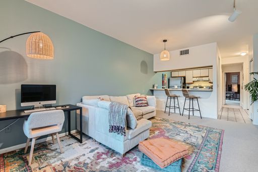 Urban Oasis: Cozy Furnished 1 BDR in Boulder – photo 1