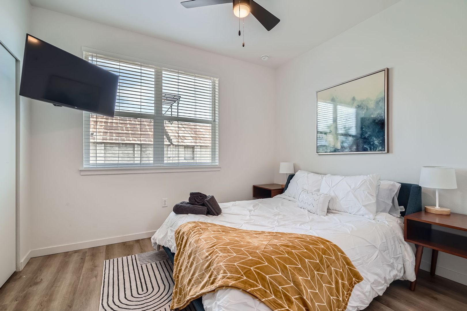 Modern Townhome in the heart of Longmont! 2BD/2.5BA+ EV Charging. $500 MOVE IN CREDIT 12 of 12