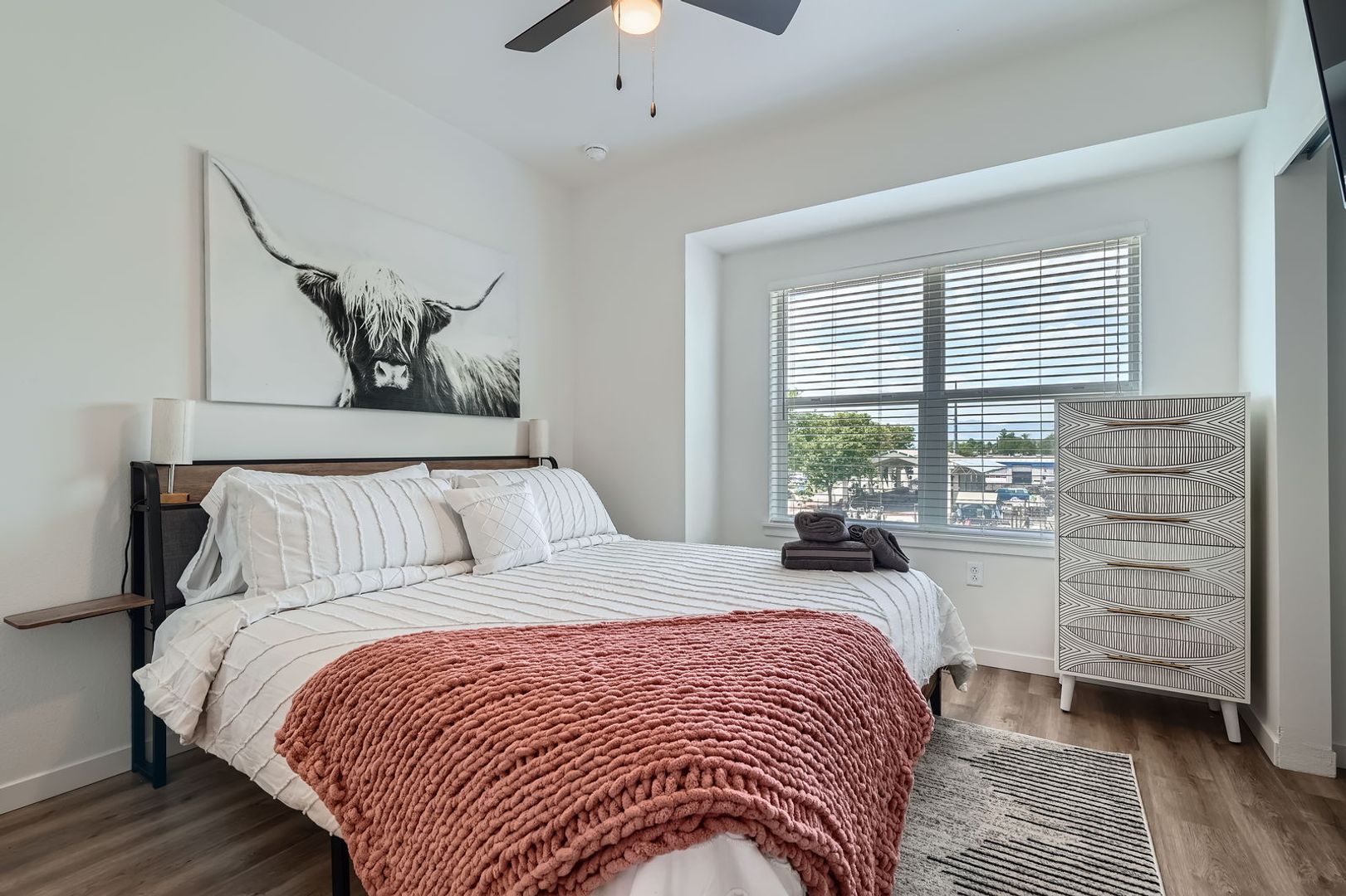 Modern Townhome in the heart of Longmont! 2BD/2.5BA+ EV Charging. $500 MOVE IN CREDIT 11 of 12