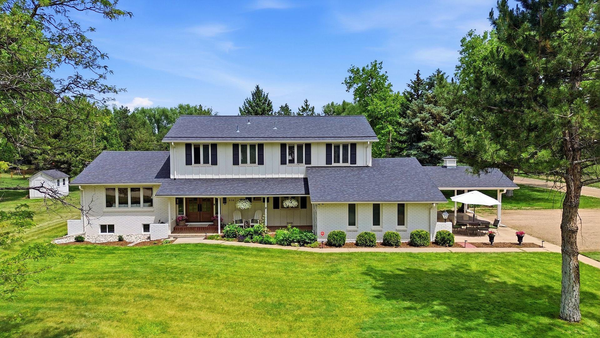 Boulder House: 516 Country Ln