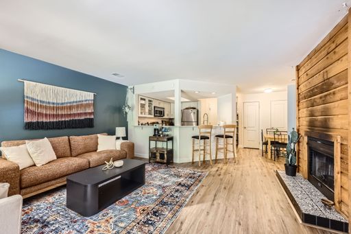 Nature Meets the City: Spacious & Elegant 1-BDR – photo 1