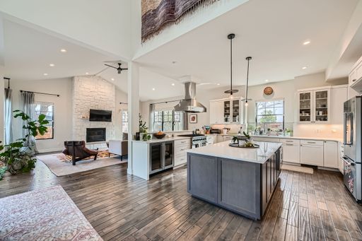 Refined Boulder Living - Furnished 5BDR Gem – photo 1