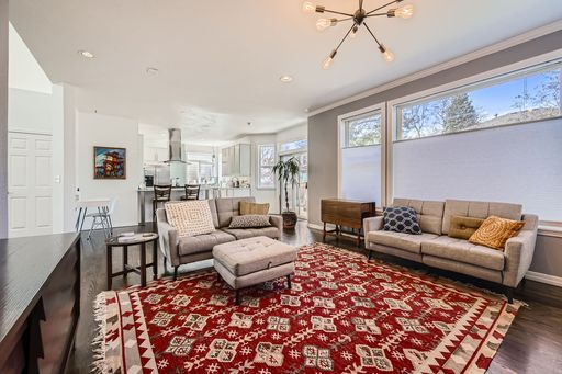 Bright & Cozy 3BDR Retreat in Longmont – photo 1