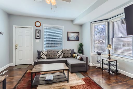 Downtown Tranquility: 2BDR Escape in Lafayette – photo 1
