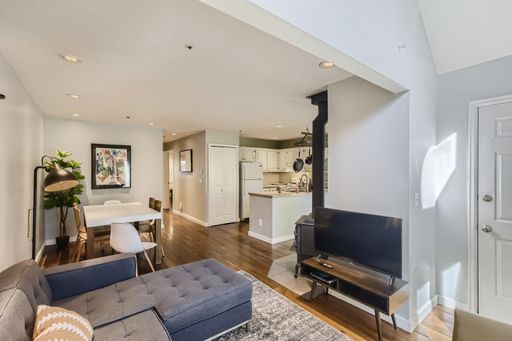 Downtown 2 BDR / 2BA - Walk to Everything – photo 1