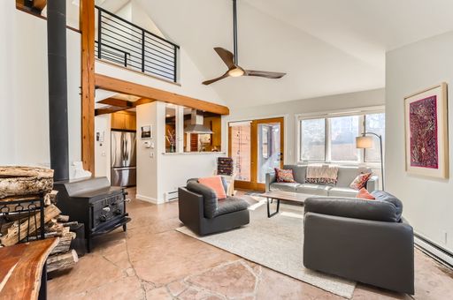 Peaceful 4 BDR Retreat in West Boulder – photo 1