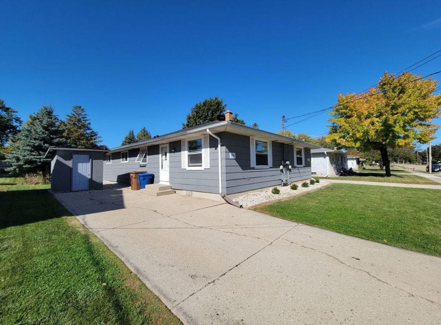 Menasha House: 970 Grove Street