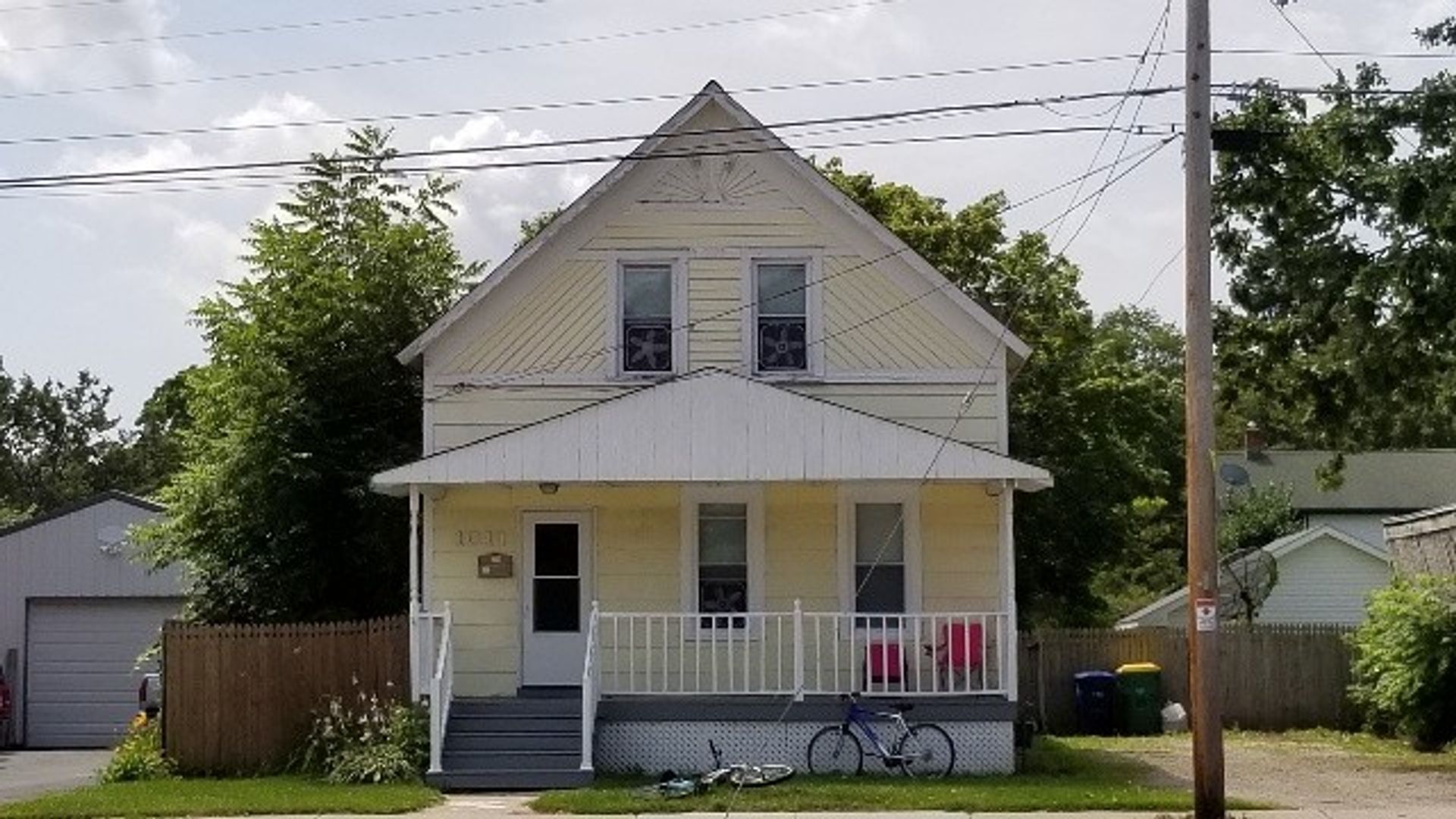 Green Bay House: 1011 Shawano Avenue
