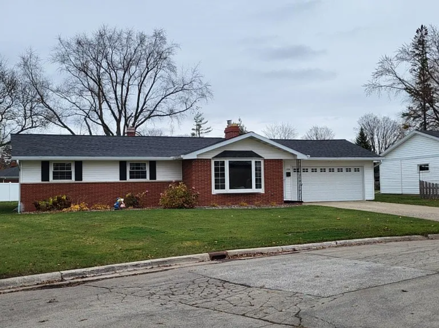 Green Bay House: 1798 Chateau Drive