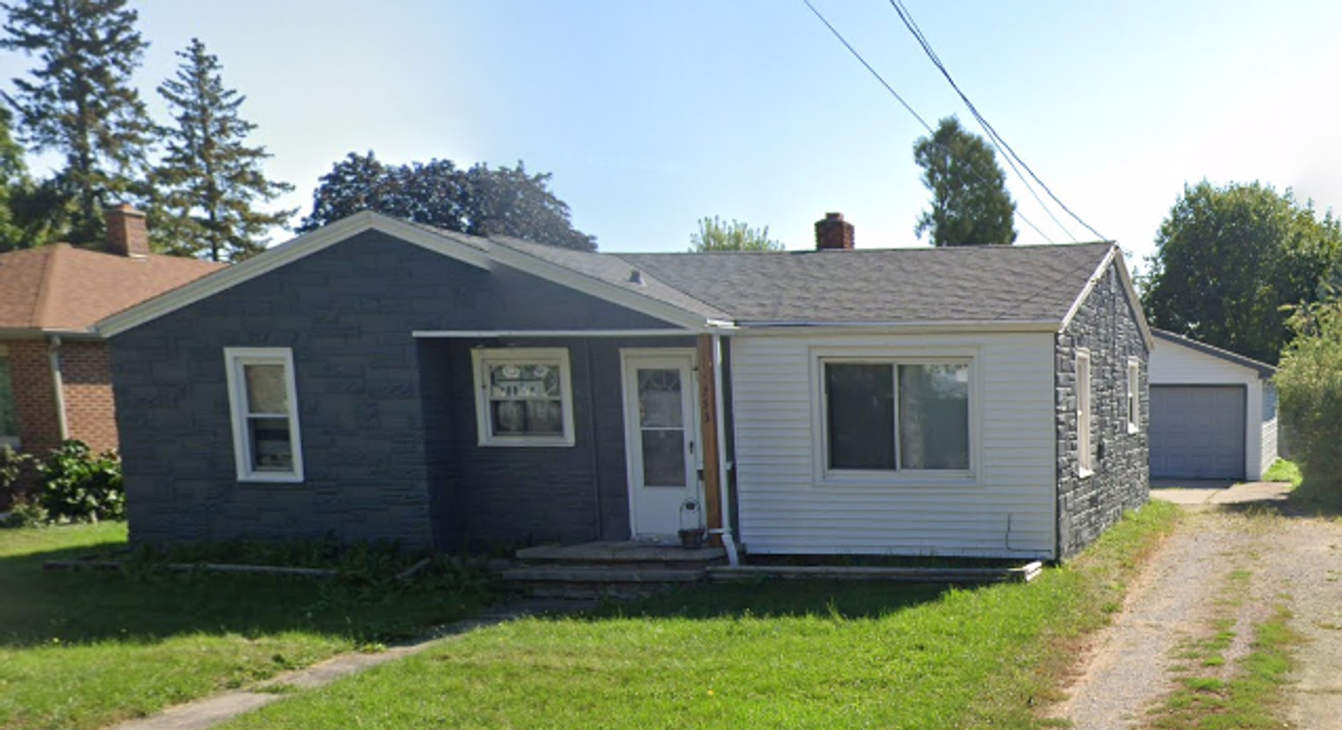 Menasha House: 753 Appleton Road