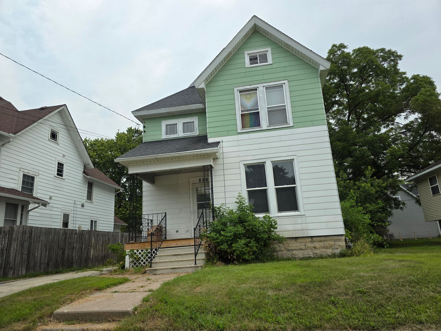 Oshkosh Apartment: 826 Wright Street