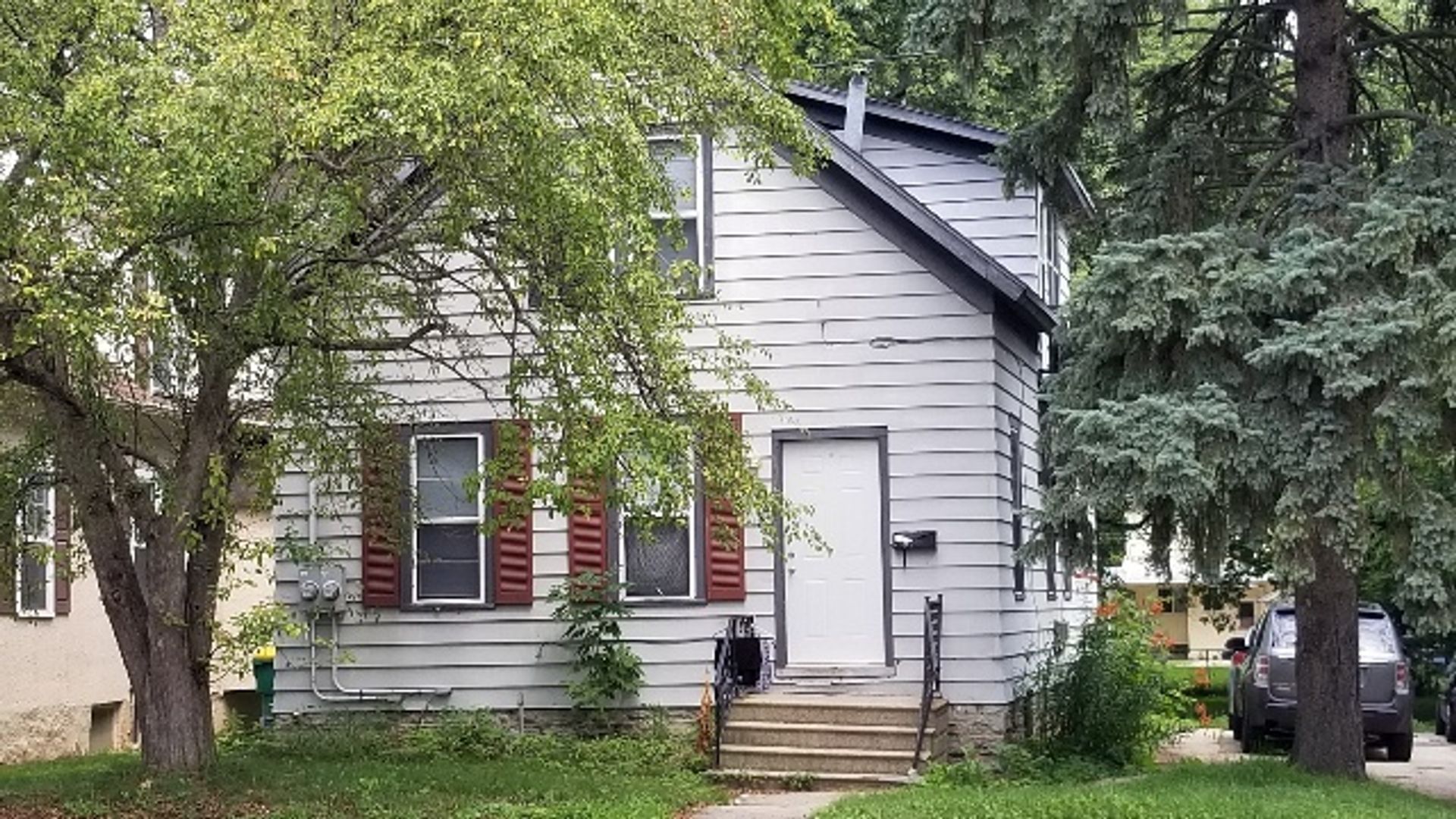 Green Bay House: 1168 1/2 Shawano Avenue