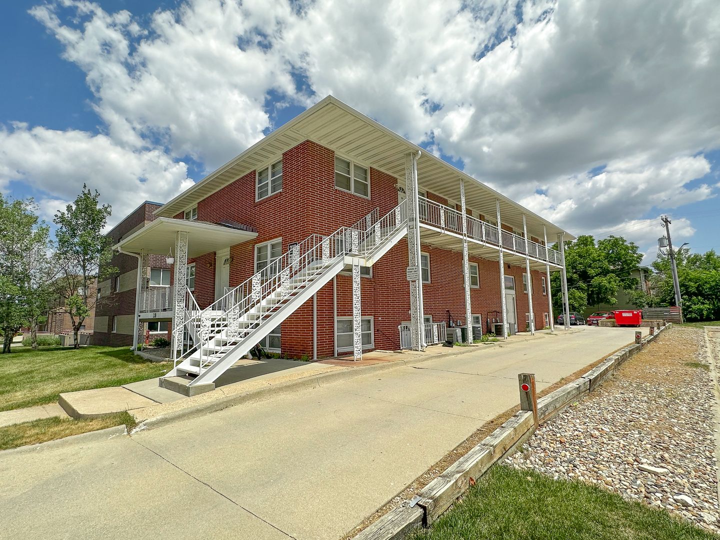 Ames Apartment: 218 N Hyland Ave
