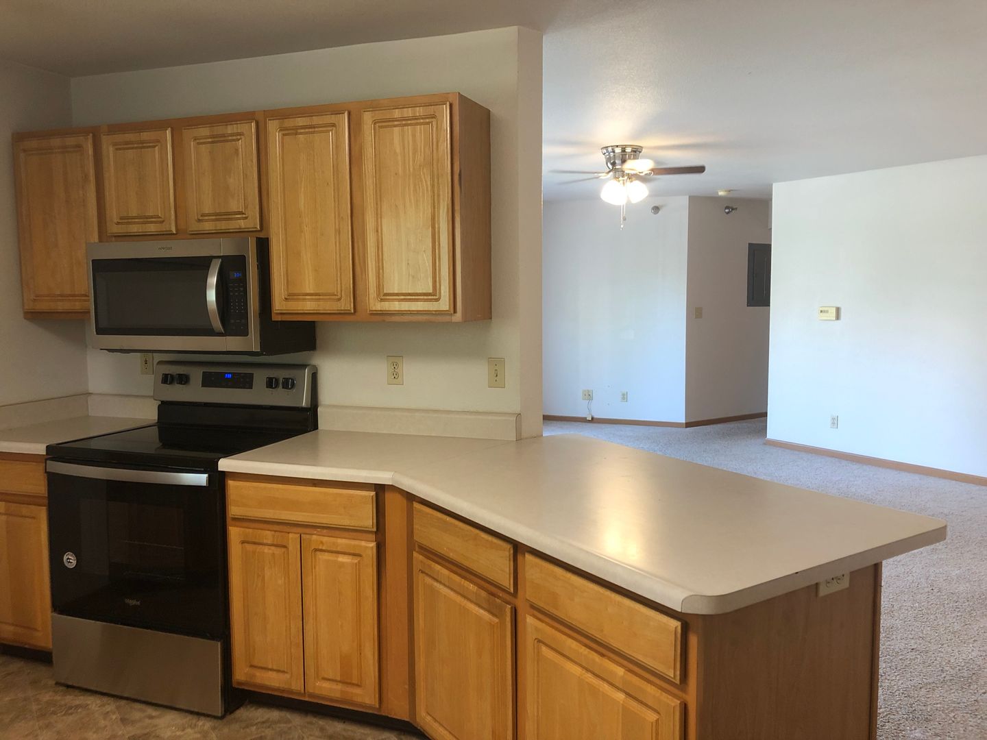 Ames Apartment: 258 N Hyland Ave