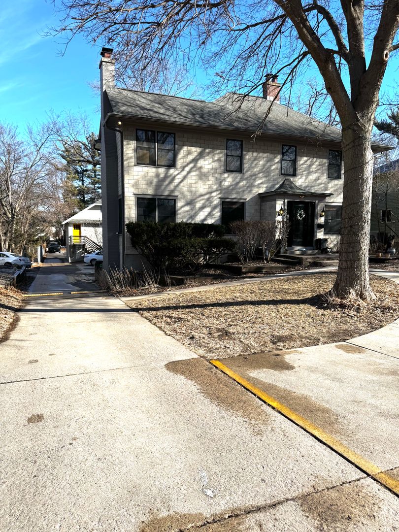 Ames Apartment: 418 Ash Ave