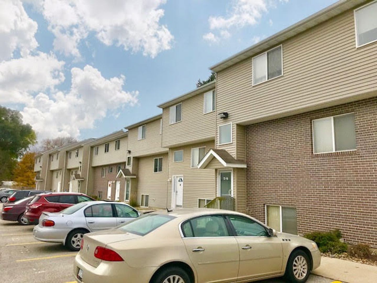 Ames Apartment: 204 Jewel Drive