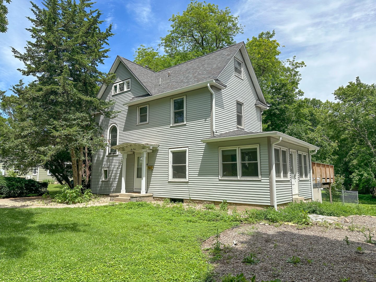Ames House: 412 Ash Ave