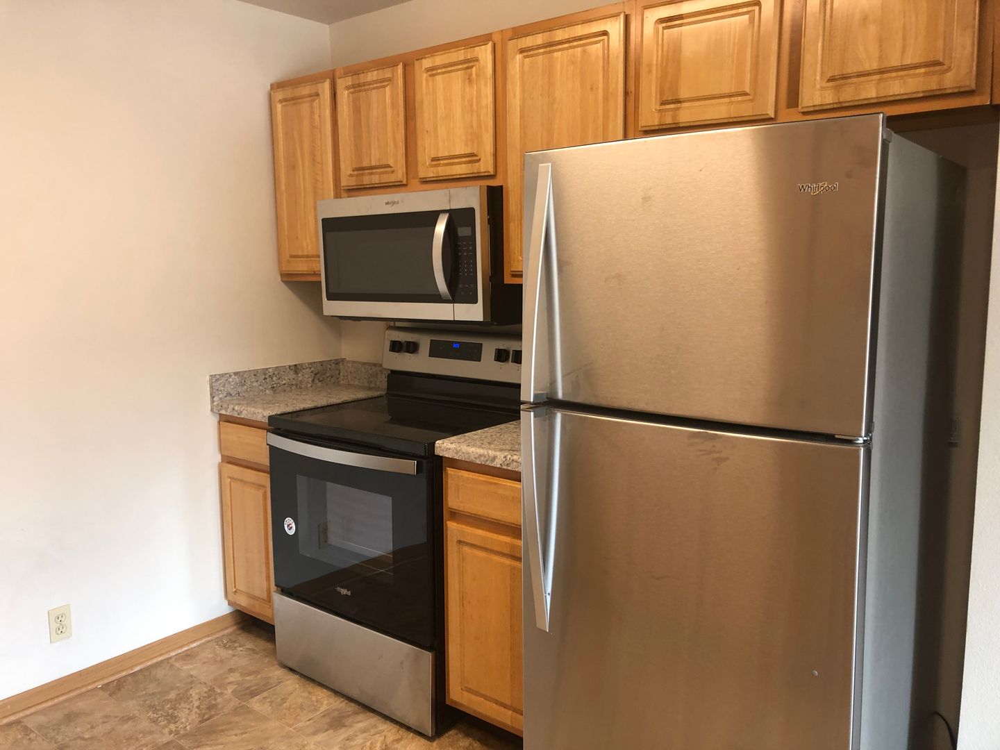Ames Apartment: 258 N Hyland Ave
