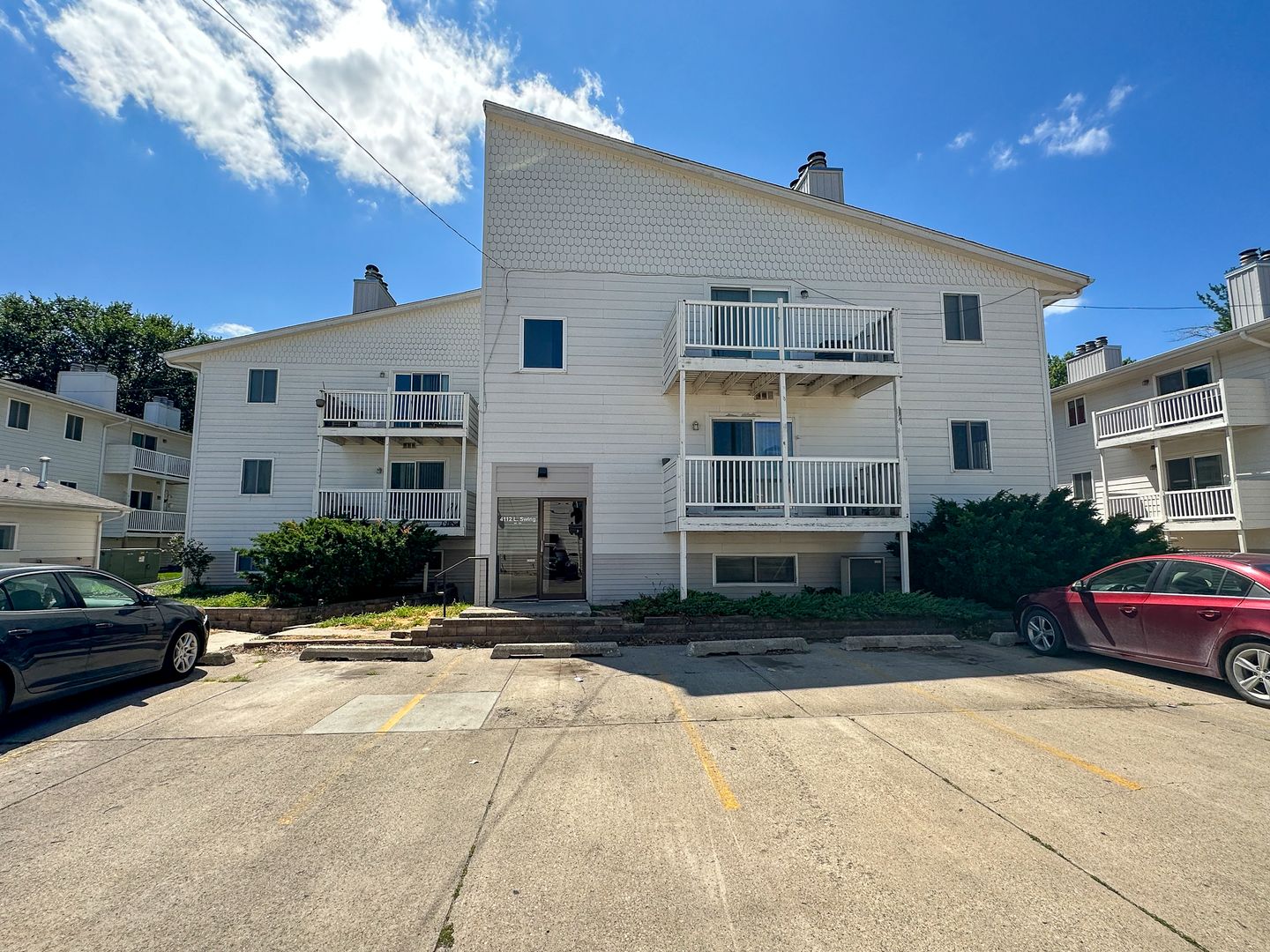 Ames Apartment: 4112 Lincoln Swing