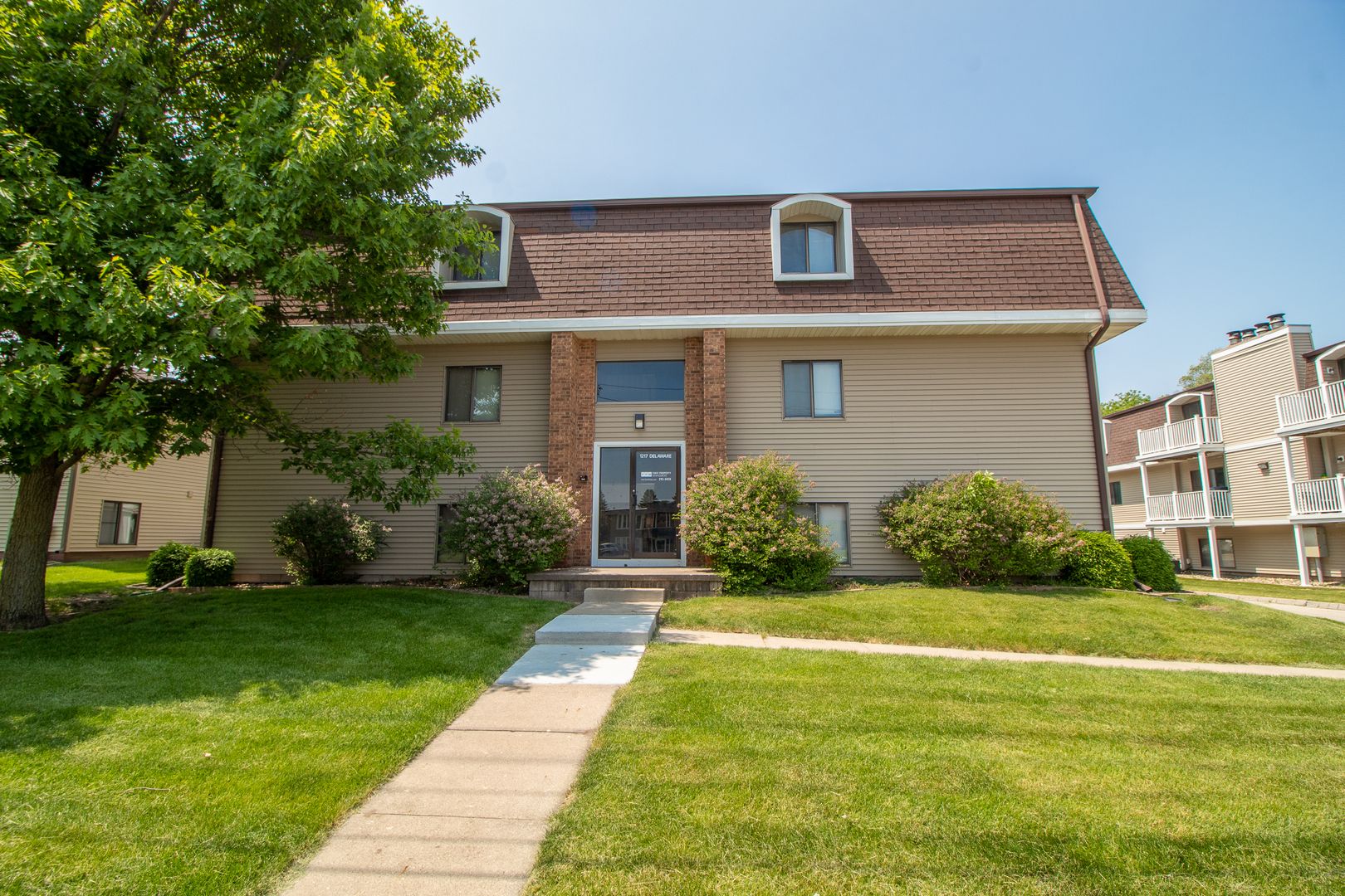 Ames Apartment: 1217 Delaware Ave