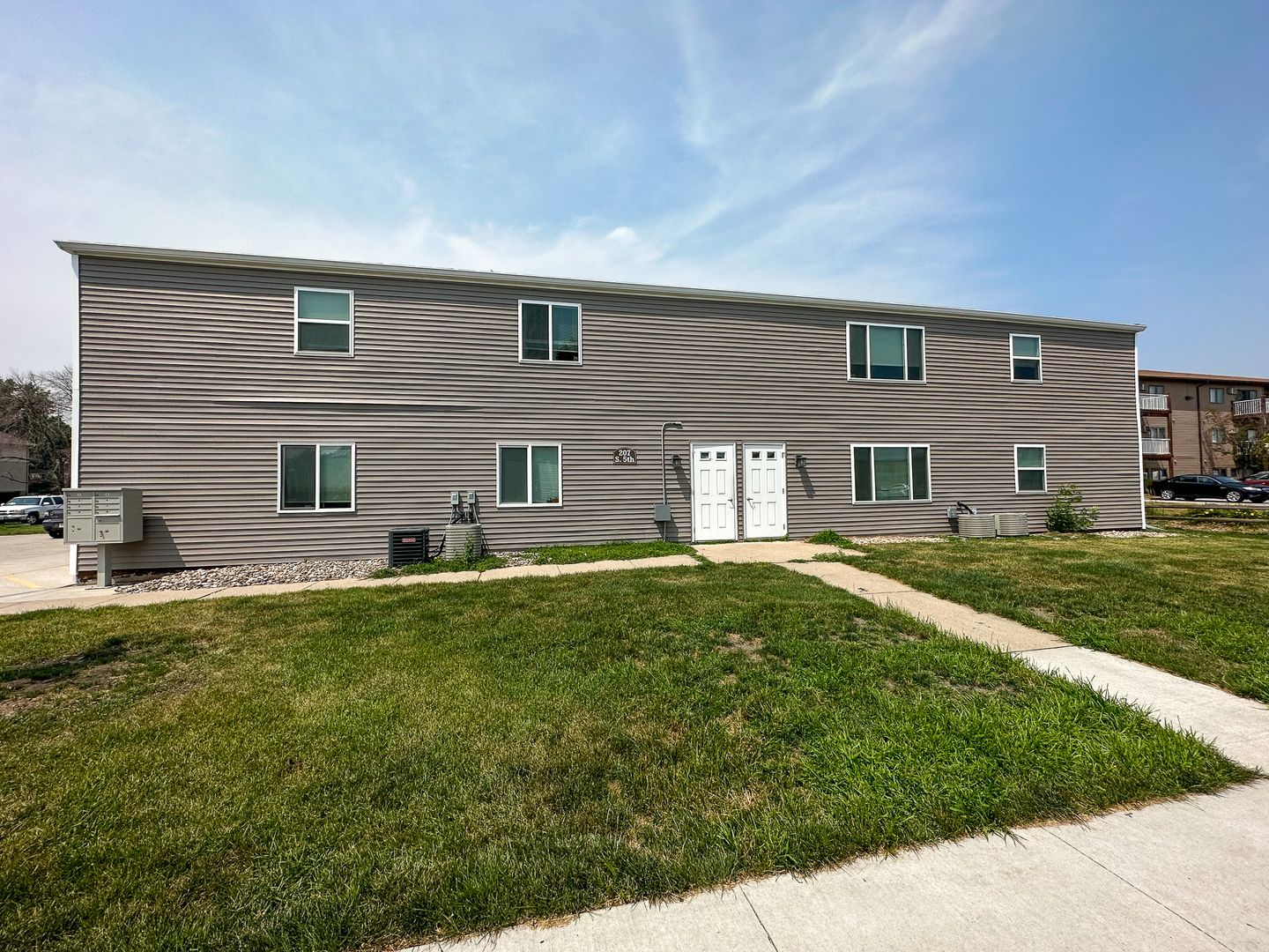 Ames Apartment: 207 S 5th St