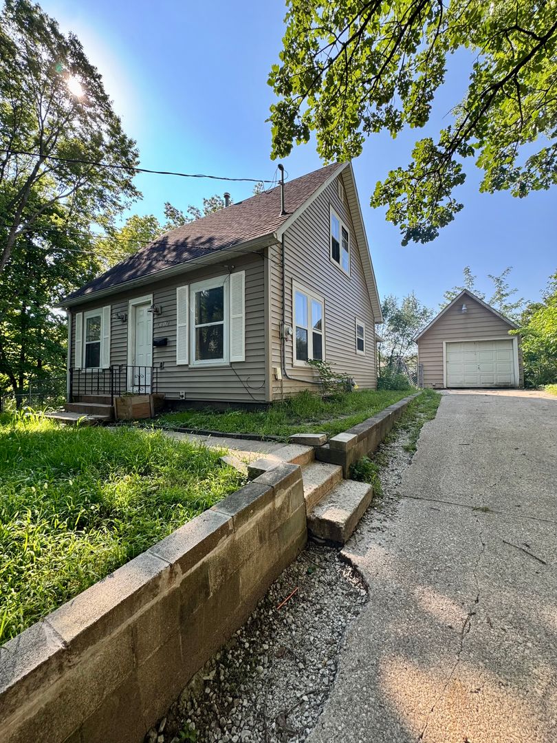 Ames House: 3002 Woodland St