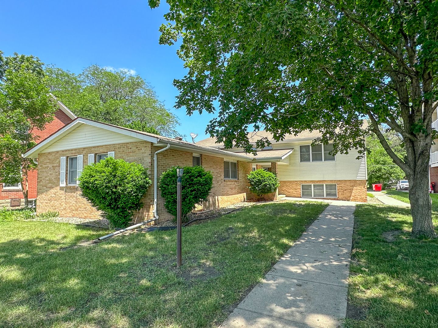 Ames Apartment: 212 S Walnut Ave