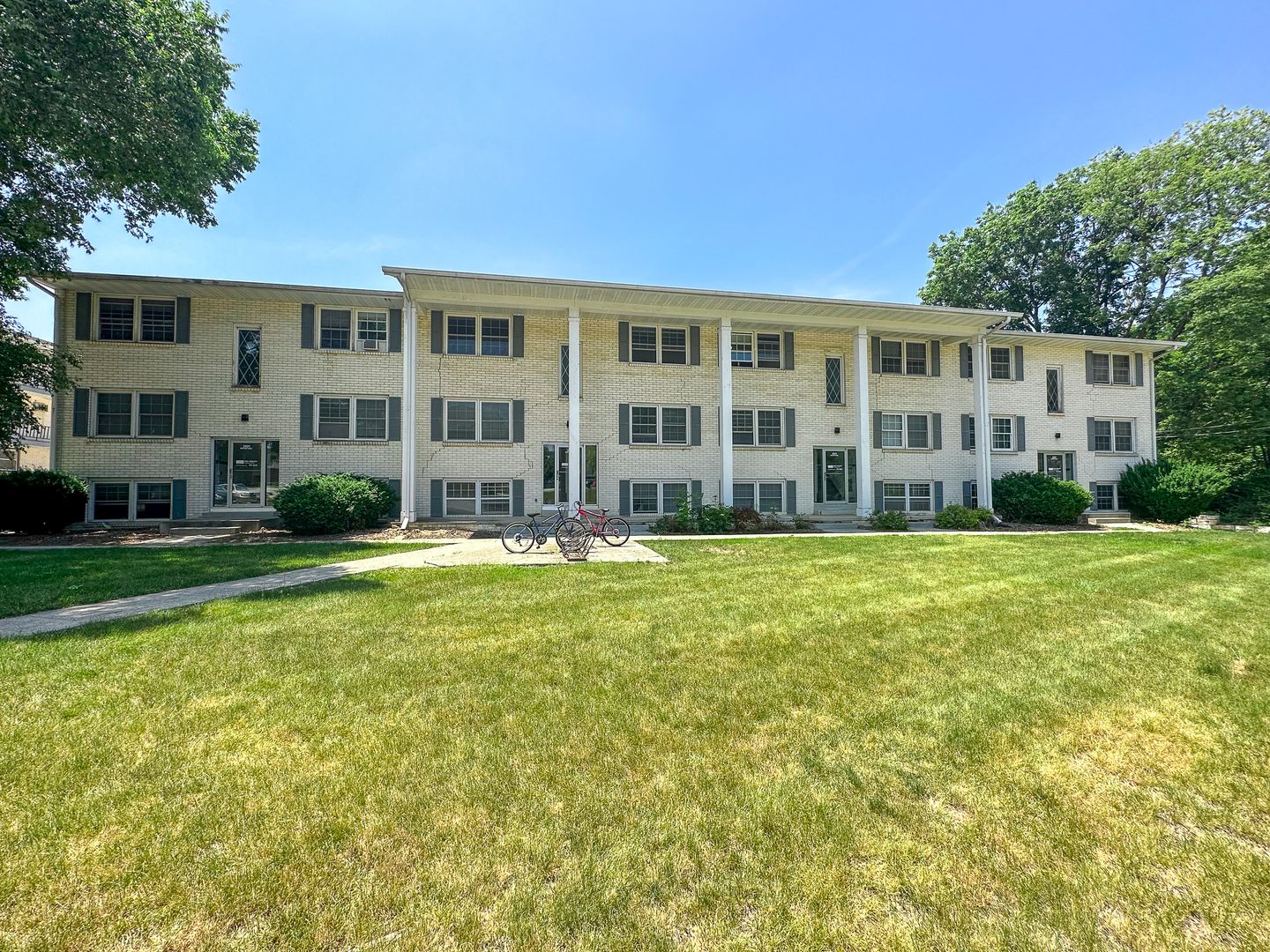 Ames Apartment: 2921 Woodland St