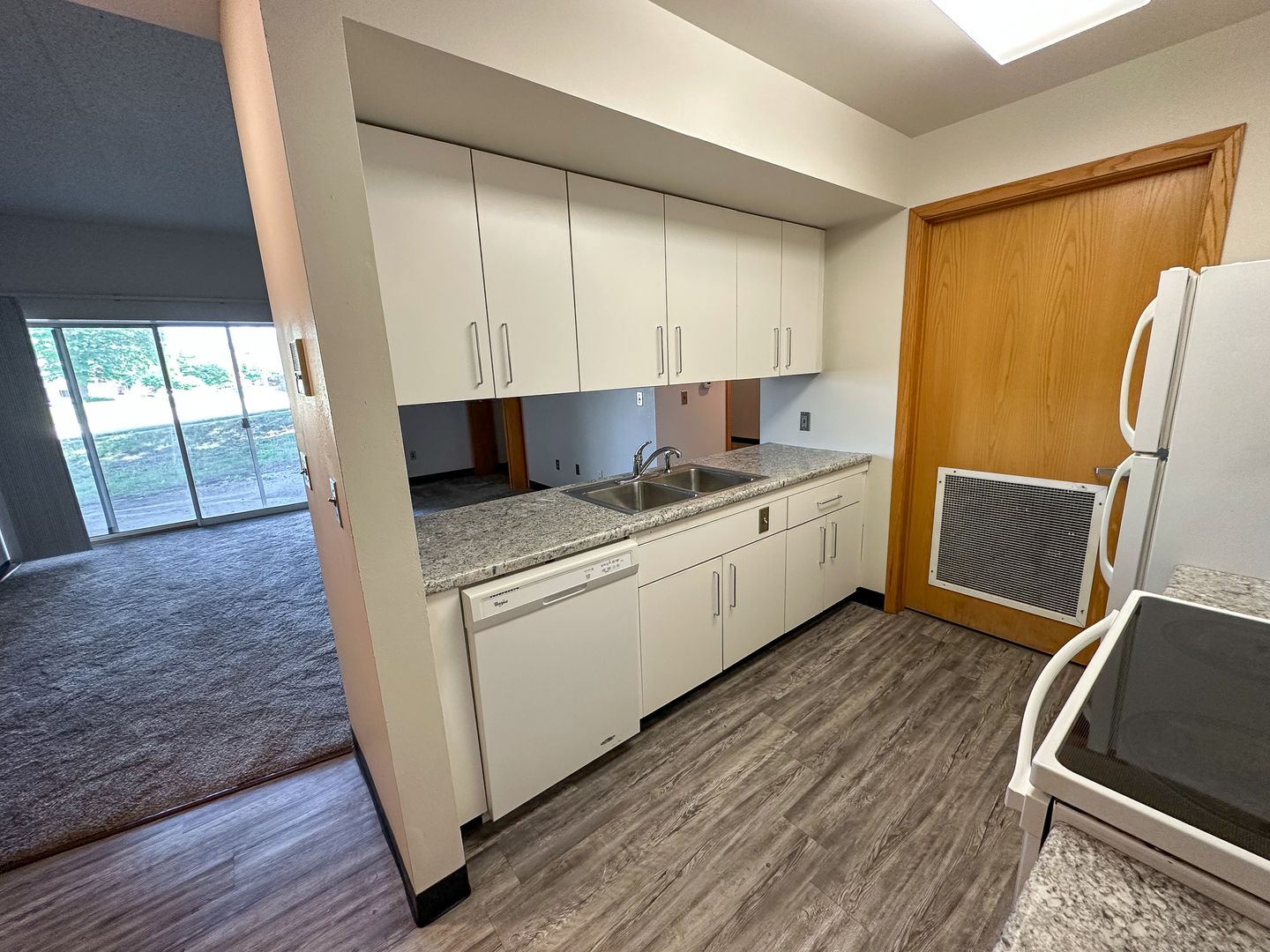 Ames Apartment: 245 N Hyland Ave