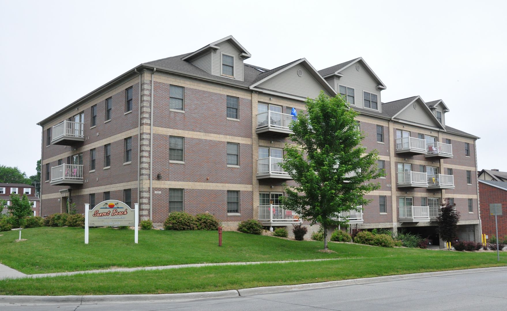 Ames Apartment: 121 Beach Ave