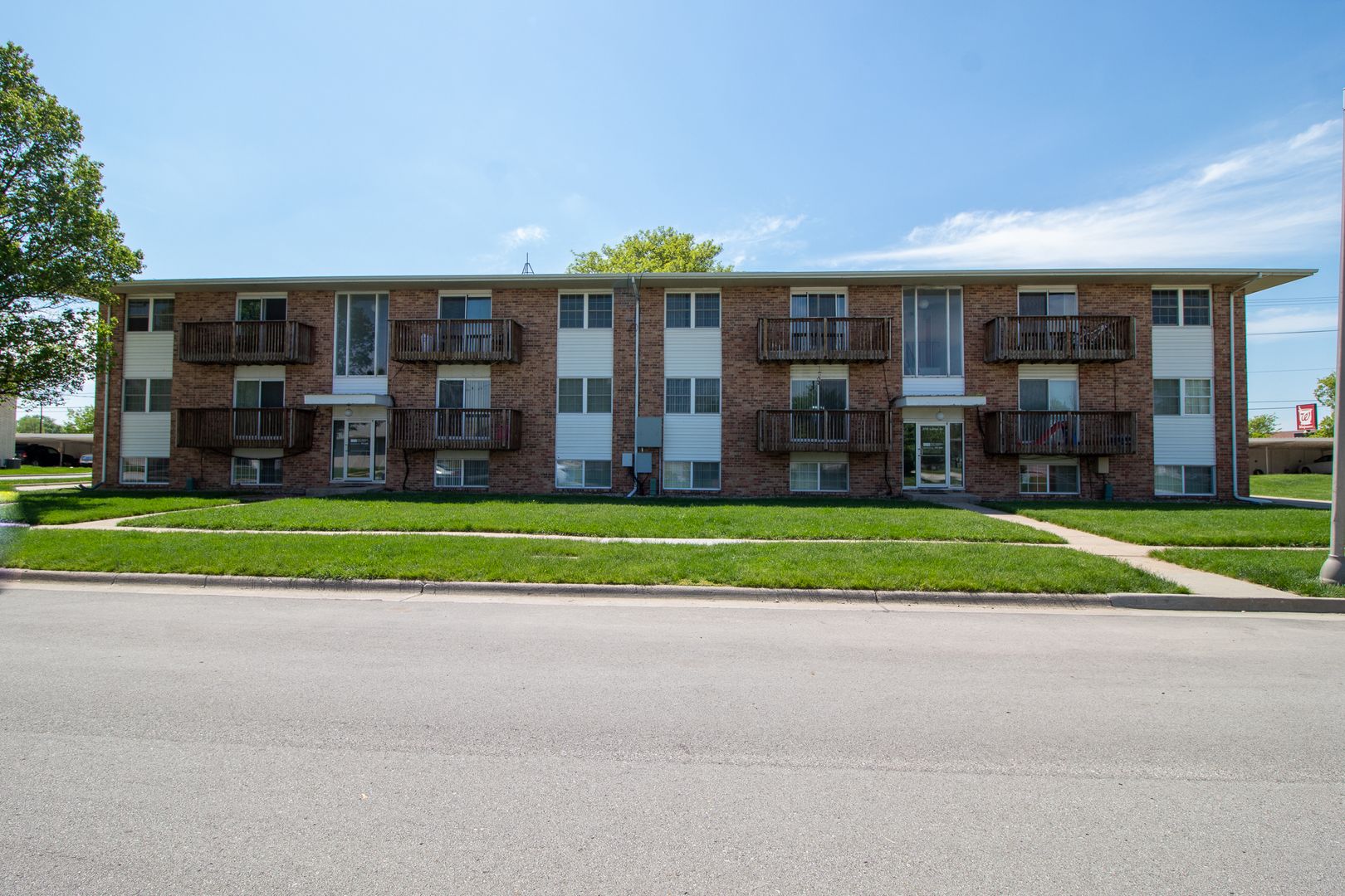 Ames Apartment: 2713 Luther Dr