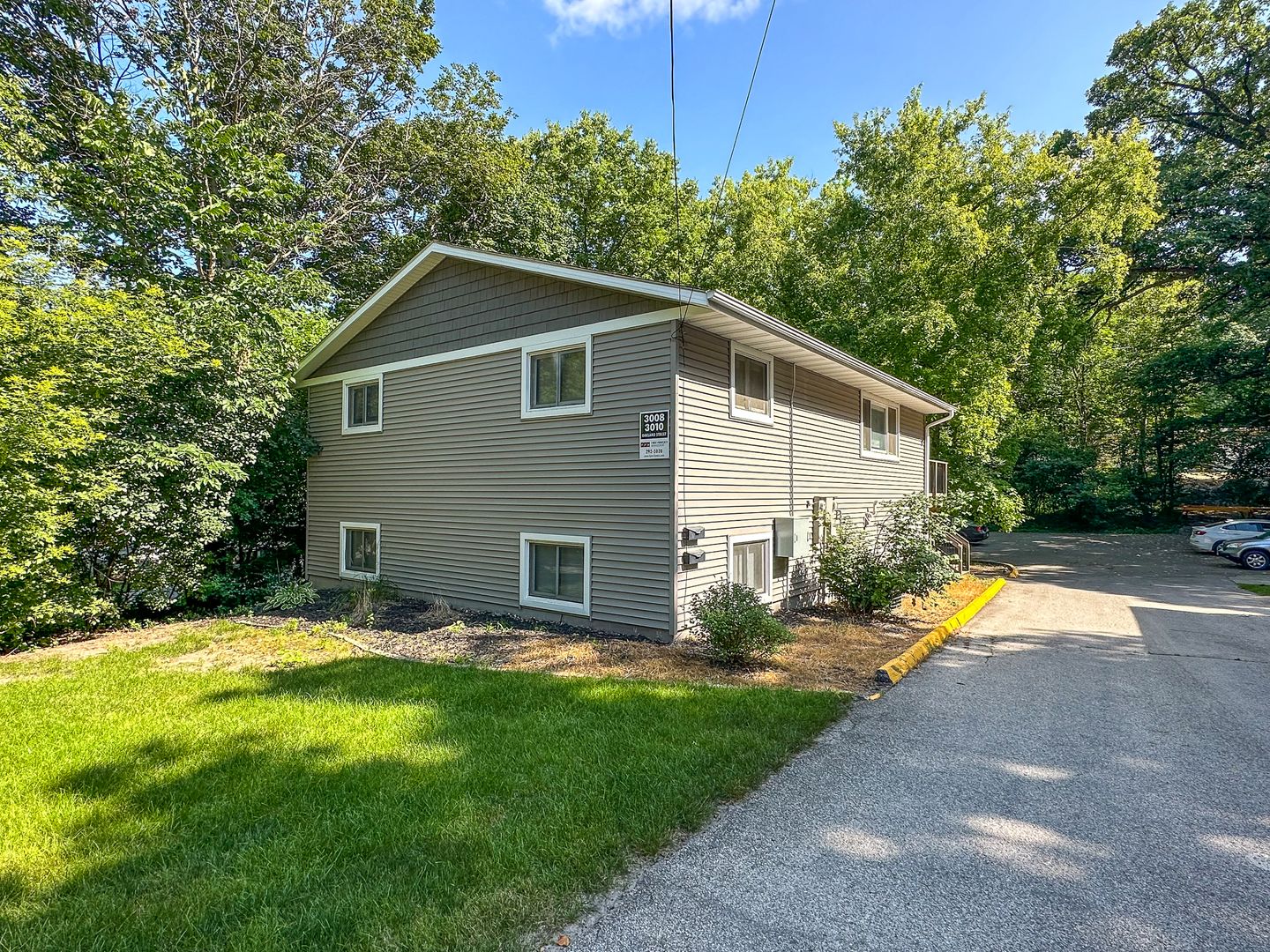 Ames House: 3008 Oakland St
