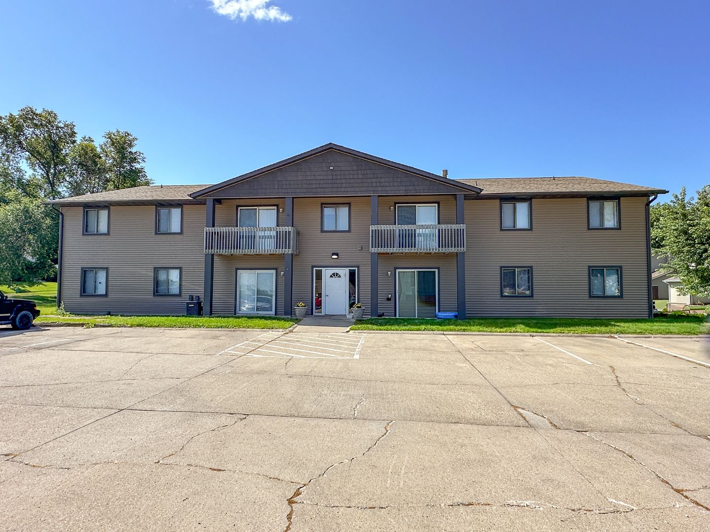 Ames Apartment: 4737 Toronto St